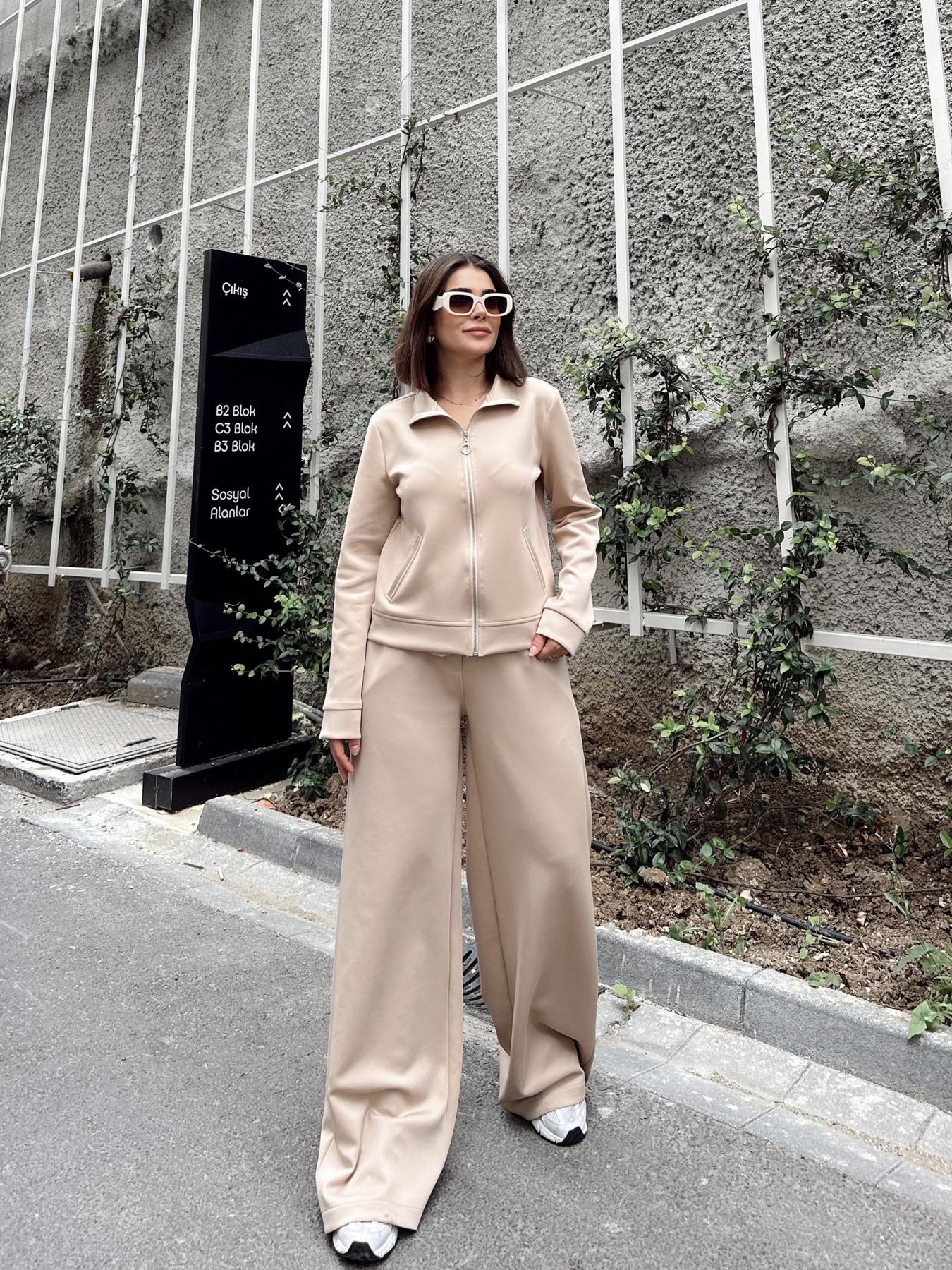 https://customers.birissine.com/public/uploads/product_gallery/700-3445_019 (1).jpg